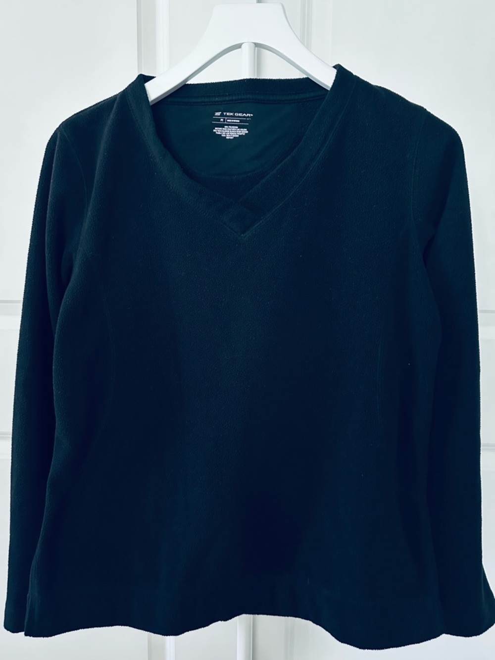 Women’s Tek Gear Black Fleece V-Neck Sweatshirt Size M